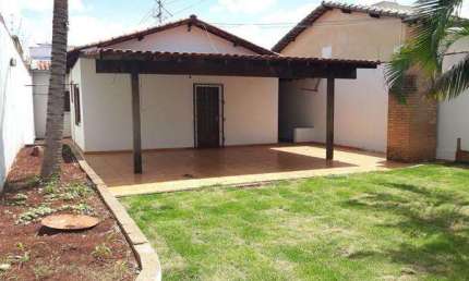 Casa para Venda em Uberlândia, Granada, 3 dormitórios, 1 suíte, 1 banheiro, 4 vagas