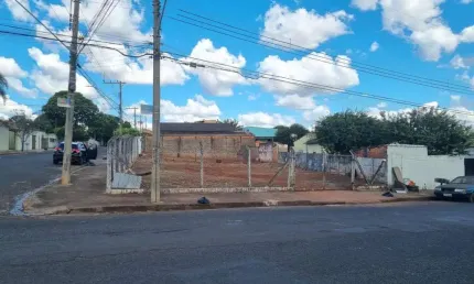 Terreno à venda na Rua Varginha, Daniel Fonseca, Uberlândia