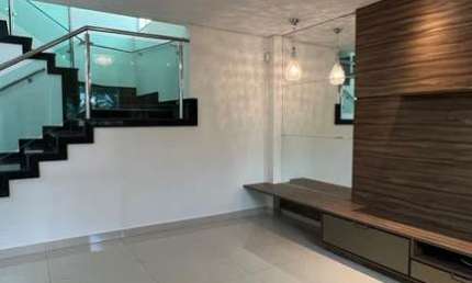Casa para Venda em Uberlândia, Granada, 5 dormitórios, 4 suítes, 2 banheiros, 4 vagas