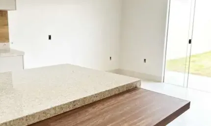 Casa para Venda em Uberlândia, Shopping Park, 3 dormitórios, 1 suíte, 2 banheiros