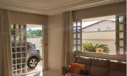 Casa para Venda em Uberlândia, Vigilato Pereira, 5 dormitórios, 1 suíte, 3 banheiros, 2 vagas