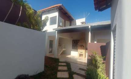 Casa para Venda em Uberlândia, Jardim Inconfidencia, 3 dormitórios, 3 suítes, 2 banheiros, 2 vagas