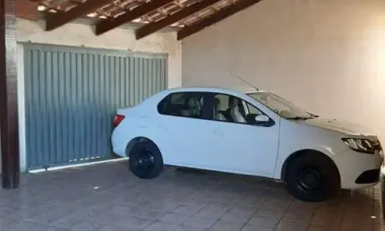 Casa para Venda em Uberlândia, Jaraguá, 4 dormitórios, 1 banheiro, 3 vagas