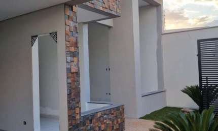 Casa para Venda em Uberlândia, Grand Ville, 3 dormitórios, 3 suítes, 1 banheiro, 4 vagas