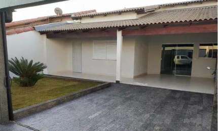 Casa para Venda em Uberlândia, Granada, 3 dormitórios, 3 suítes, 1 banheiro, 4 vagas