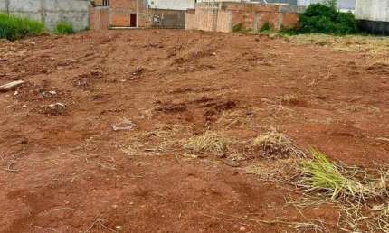 Terreno à venda na Rua Sampaio, Laranjeiras, Uberlândia