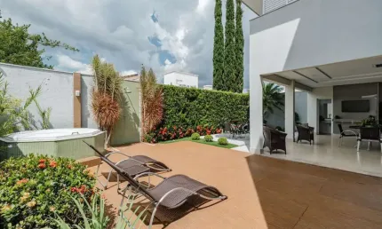 Casa para Venda em Uberlândia, Jardim Karaíba, 4 dormitórios, 4 suítes, 2 banheiros, 3 vagas