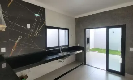 Casa para Venda em Uberlândia, Granada, 3 dormitórios, 3 suítes, 2 banheiros, 2 vagas