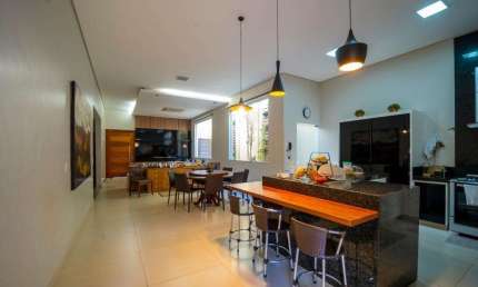 Casa em Condomínio para Venda em Uberlândia, Lagoinha, 3 dormitórios, 3 suítes, 2 banheiros, 2 vagas