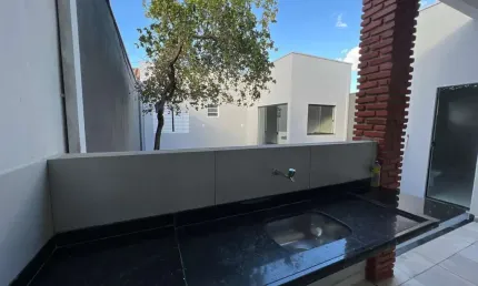 Casa para Venda em Uberlândia, Shopping Park, 3 dormitórios, 2 banheiros, 3 vagas