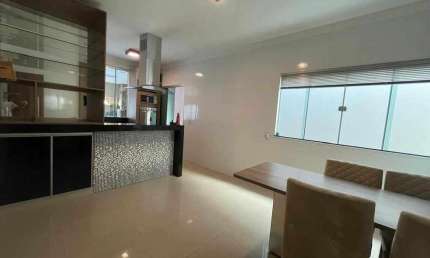 Casa para Venda em Uberlândia, Alto Umuarama, 3 dormitórios, 1 suíte, 1 banheiro, 3 vagas