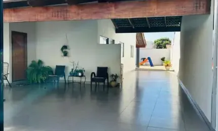 Casa para Venda em Uberlândia, Alto Umuarama, 3 dormitórios, 2 suítes, 2 banheiros, 5 vagas