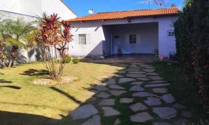 Casa para Venda em Uberlândia, Granada, 2 dormitórios, 1 suíte, 1 banheiro, 4 vagas