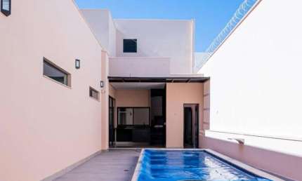 Casa para Venda em Uberlândia, Vigilato Pereira, 3 dormitórios, 3 suítes, 2 banheiros, 3 vagas