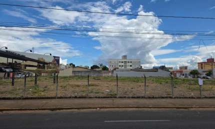 Terreno à venda na Avenida Segismundo Pereira, Santa Mônica, Uberlândia