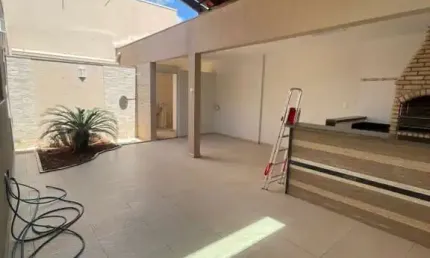 Casa para Venda em Uberlândia, Brasil, 4 dormitórios, 4 suítes, 1 banheiro, 4 vagas