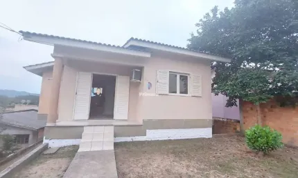 Casa de 2 pisos com 3 quartos, 1 banheiro, 1 garagem