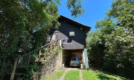 Sítio com 6 hectares, com total de 8 quartos, 3 banheiros