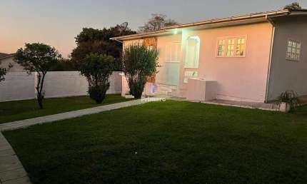 Casa de esquina com 4 quartos, sendo 1 suíte, 1 garagem