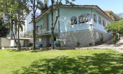 Casa a venda com 03 quartos, suíte, 02 banheiros bairro São Luiz, Criciúma SC