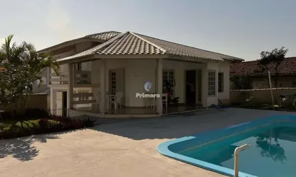 Casa a venda proximo ao Centro de Criciuma com piscina