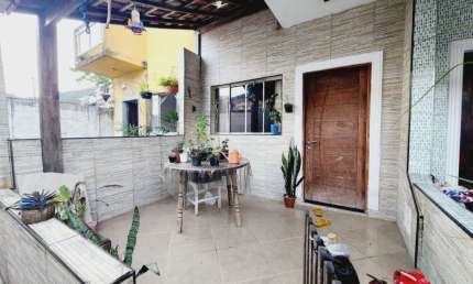 Sobrado à venda, 75m² com dois dormitórios,  dois banheiros,  Enseada- Guarujá/ SP.