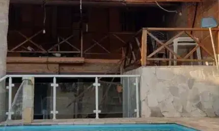 Casa com piscina à venda, 04 dormitórios, 03 banheiros na praia de Mongaguá SP.
