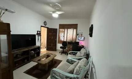 Linda casa à venda com área total de 150m²,  03 dormitórios,