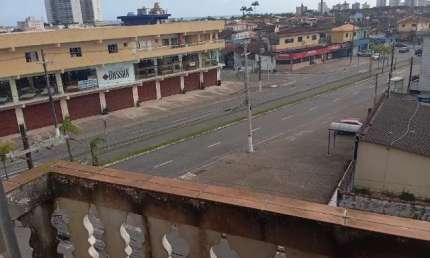 Apartamento à venda com 42m², duas quadras da praia com, um dormitório, uma vaga, Caiçara -Praia Grande.