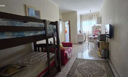 Linda Kitnet à venda com 31,67m² com quarto grande, cozinha e banheiro.
