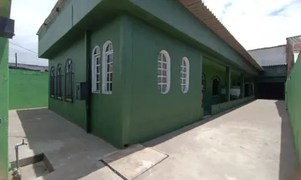 Linda casa à venda, com 300m² com 4 suítes, vagas para 4 veículos,