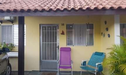 Linda casa à venda, com 53m² , 02 dormitórios (sendo 01 suíte), 02 vagas, bairro Rio da Praia-SP.