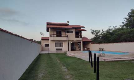 Oportunidade, sobrado à venda com 3 suítes, edícula, piscina, quintal grande, São Lourenço, Bertioga SP.