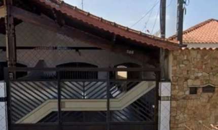 Casa térrea para locação 2 dormitórios (sendo 01 suíte), vaga para dois veículos, 200 metros da praia , jardim Real- Praia Grande