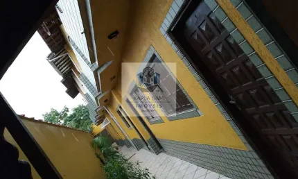 Casa de condomínio à venda em Praia Grande, 1 dormitório, 48m², por R$260.000. Oportunidade em Real!