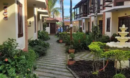 Casa assobradada à venda, com 02 suítes, lavabo, mobiliada, em condomínio, fechado no bairro maitinga bertioga- sp
