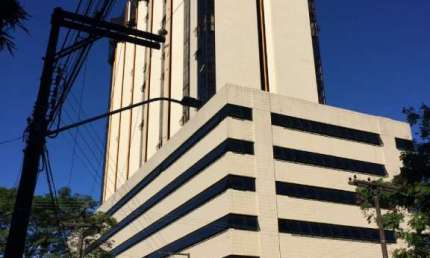 Sala comercial com 1 sala para alugar no Centro, Joinville  por R$ 1.430