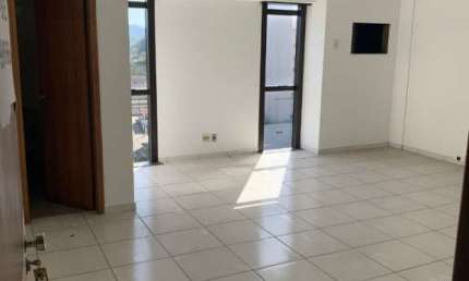 Sala comercial com 1 sala para alugar no Centro, Joinville  por R$ 1.430