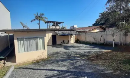 Casa com 2 quartos à venda no Iririú, Joinville  por R$ 420.000