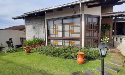Casa com 5 quartos à venda no Floresta, Joinville  por R$ 1.100.000