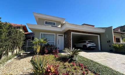 Casa em condomínio fechado com 3 quartos à venda no Iririú, Joinville  por R$ 1.490.000
