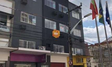 Sala comercial com 1 sala para alugar no Centro, Joinville  por R$ 850