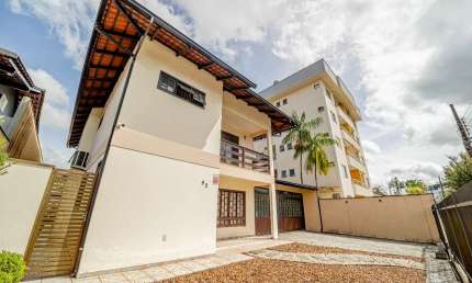 Casa com 4 quartos à venda no Saguaçu, Joinville  por R$ 1.350.000
