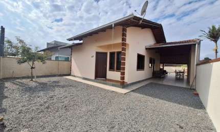 Casa com 3 quartos para alugar no Espinheiros, Joinville  por R$ 3.000
