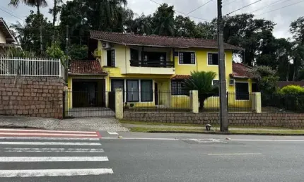 Casa com 4 quartos à venda no América, Joinville  por R$ 2.000.000