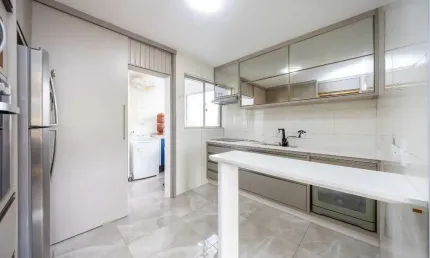Apto Mobiliado, Andar Alto, 03 Dorm, com vaga coberta! 4min d Palladium!