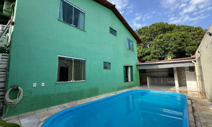 CASA DUPLEX DE ESQUINA COM 3 SUÍTES E PISCINA NO P10