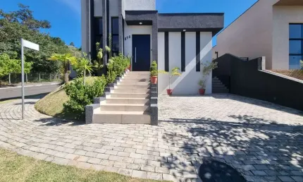 Belissima residencia terrea em condominio fechado com piscina Atibaia