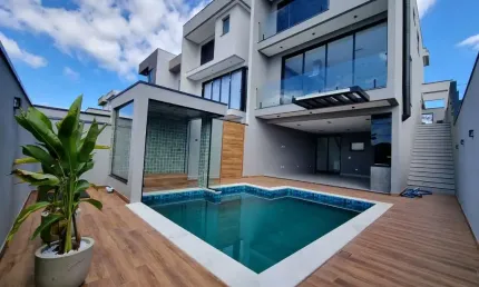 Maravilhosa residência a venda com piscina e sauna e fino acabamento no Portal