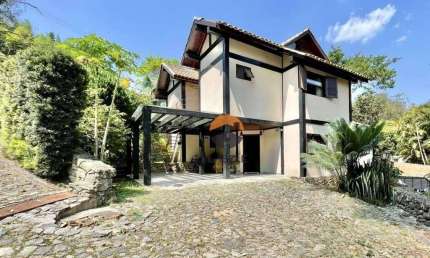 Casa - 3 Dormitórios - Condominio Fazendinha - Granja Viana - SP